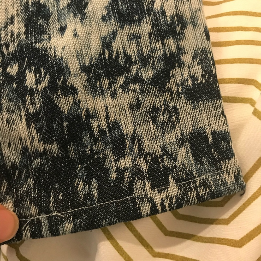 Low Rise Acid Washed Ripped Jeans - Picture 10 of 11